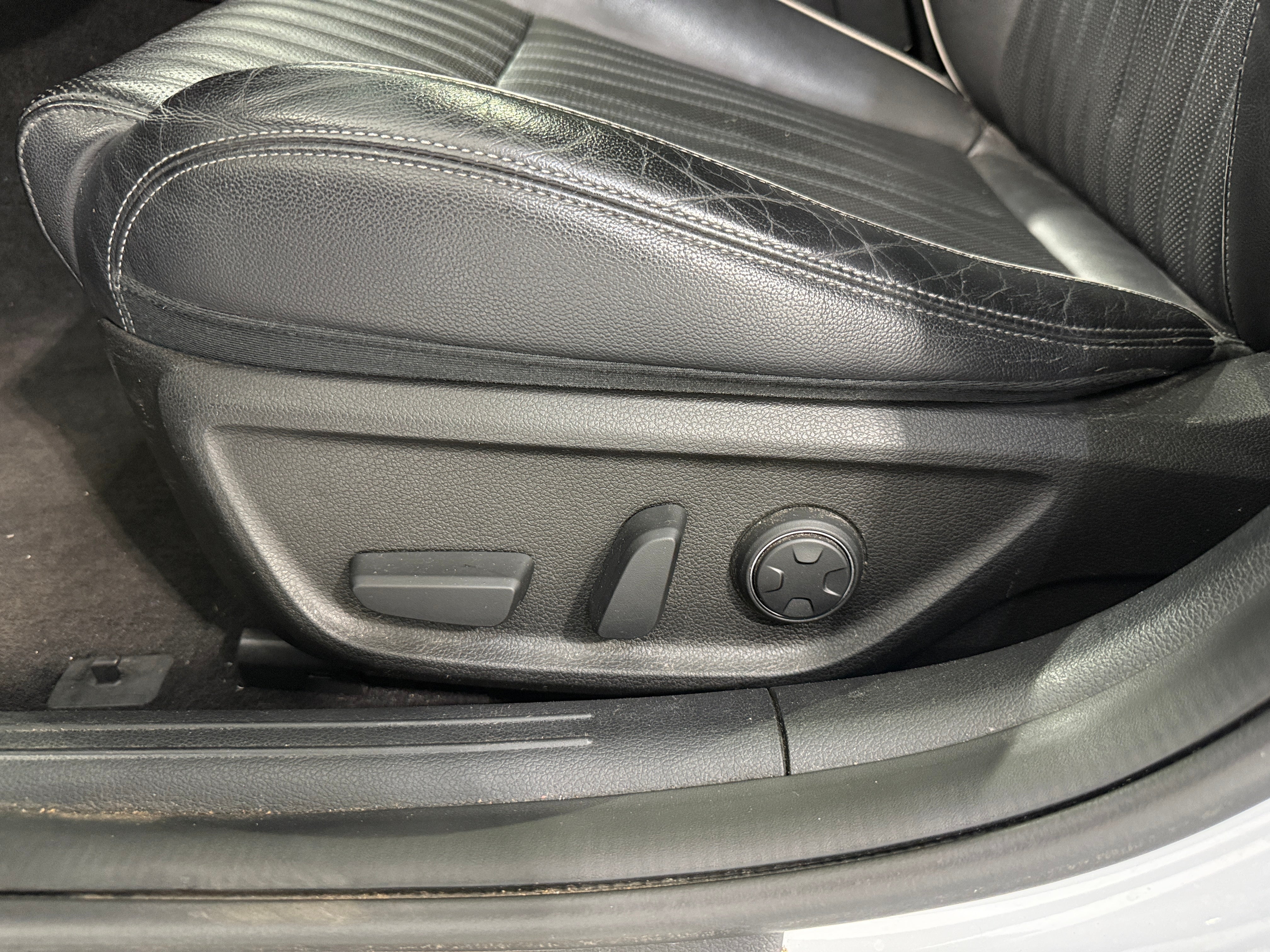 2022 GENESIS G70 Standard - Photo 17