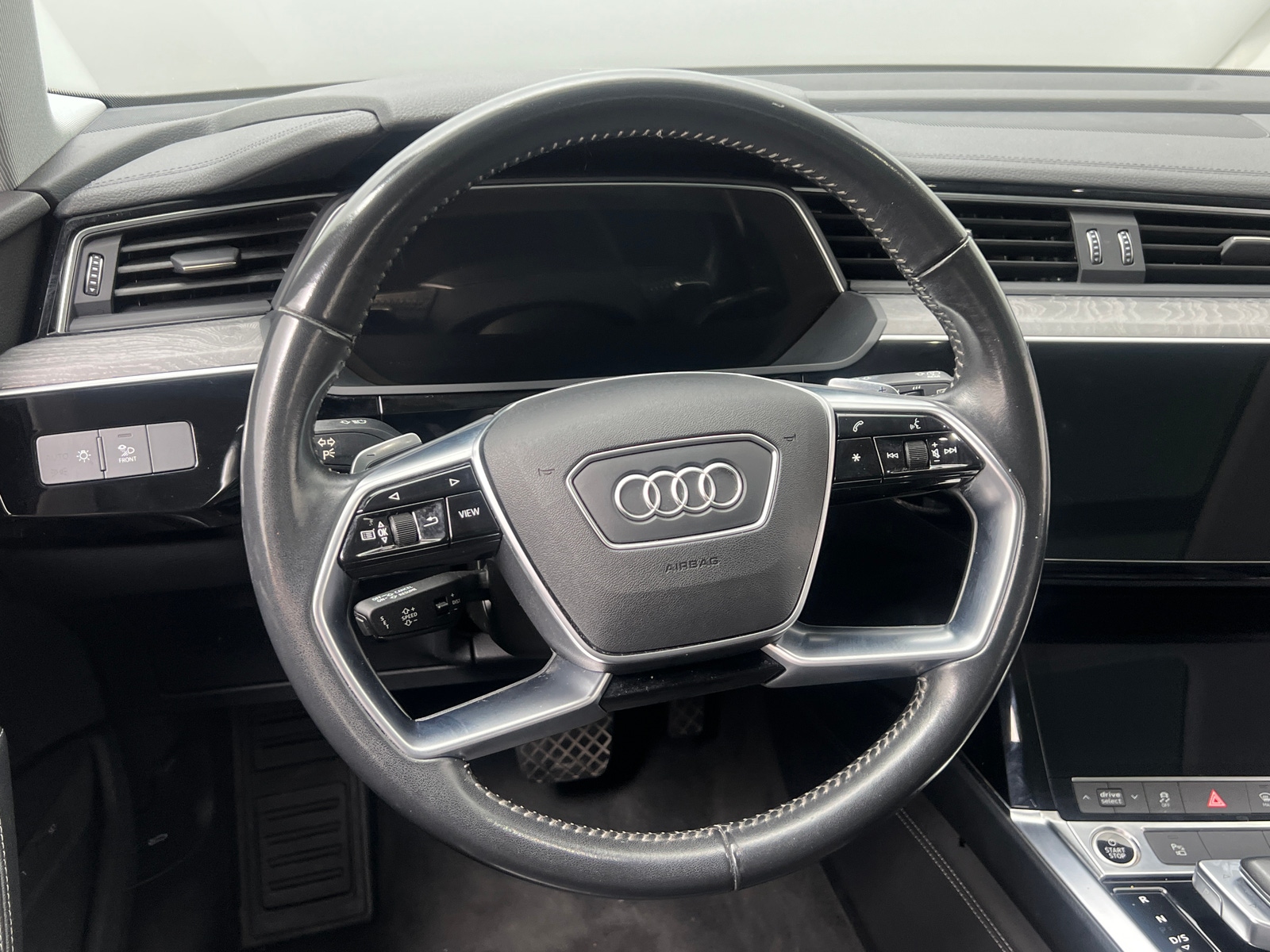 Thumbnail: 2021 Audi e-tron - 4