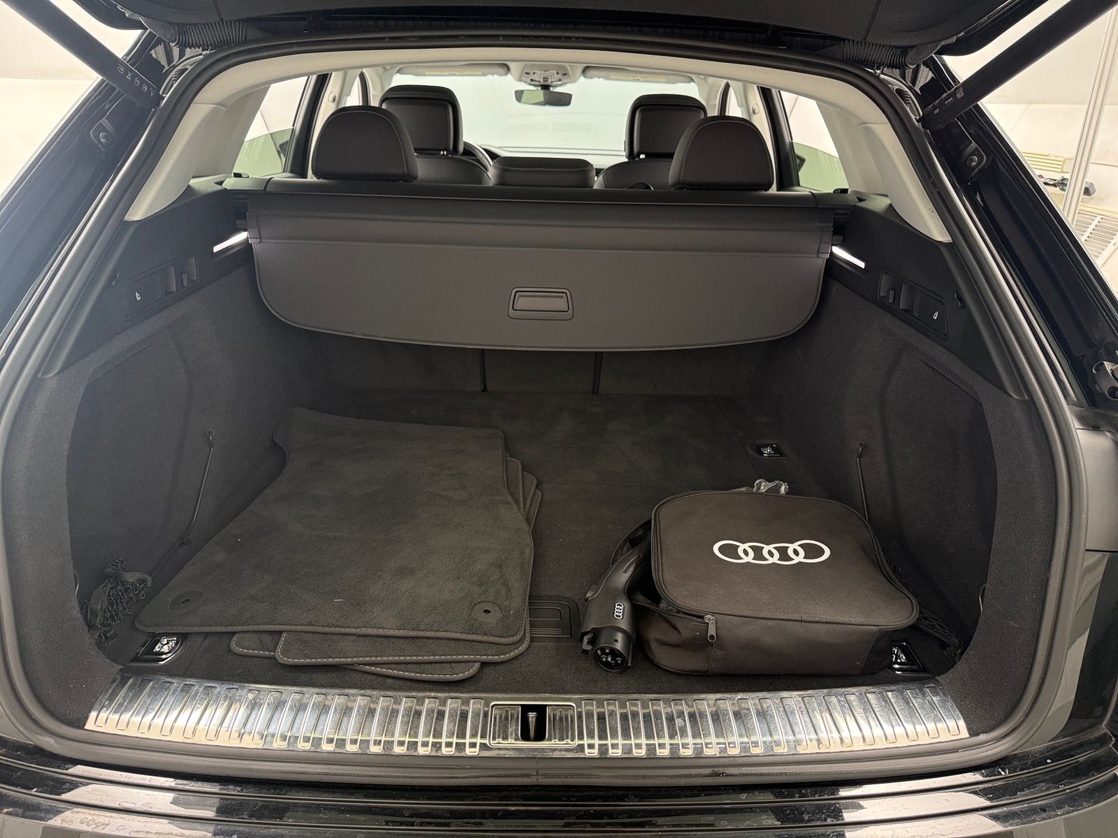 Thumbnail: 2024 Audi Q8 e-tron - 7