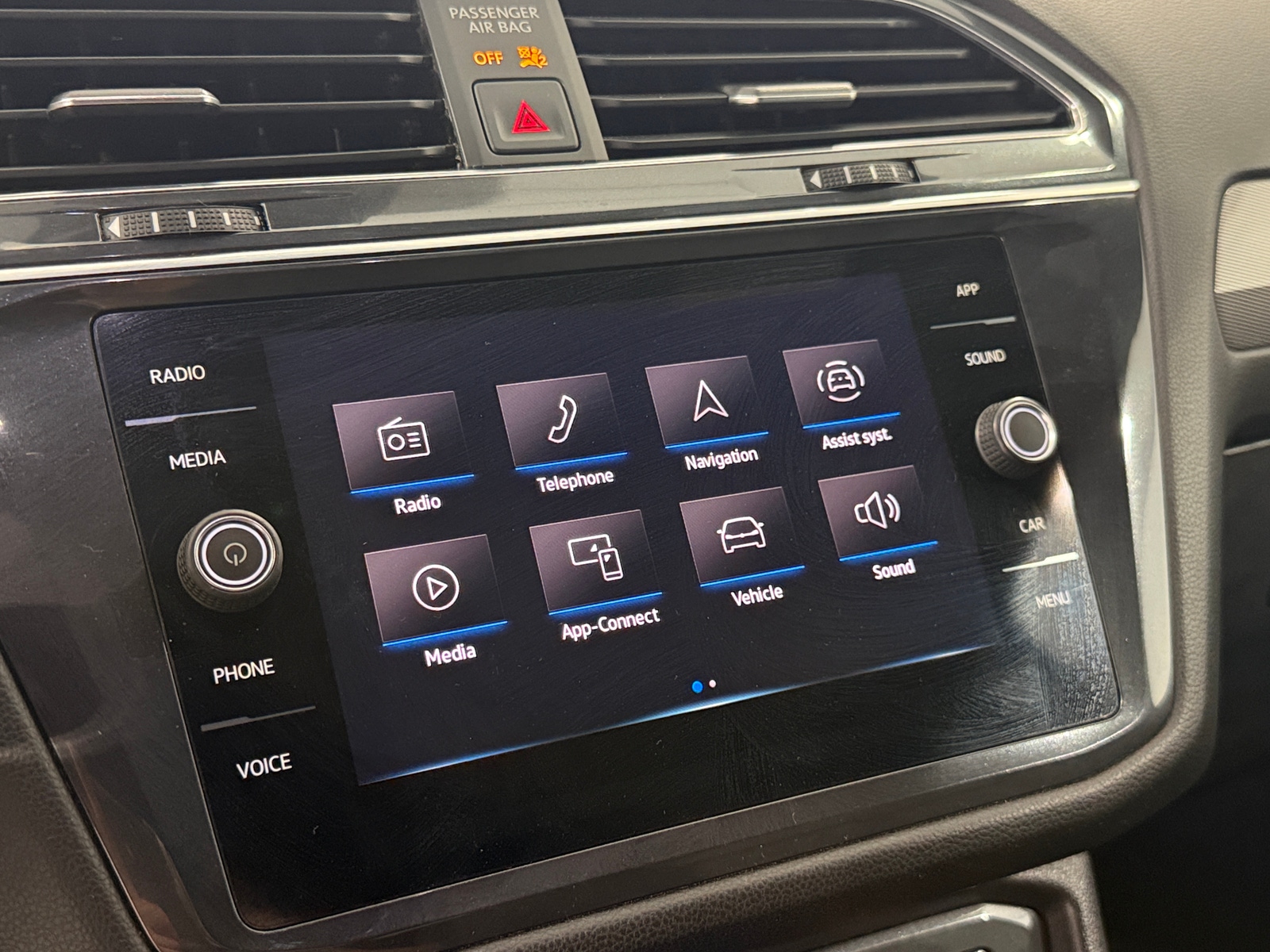 Thumbnail: 2022 Volkswagen Tiguan - 3
