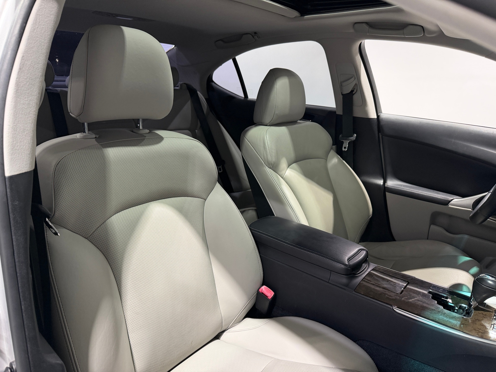 Thumbnail: 2010 Lexus IS - 2