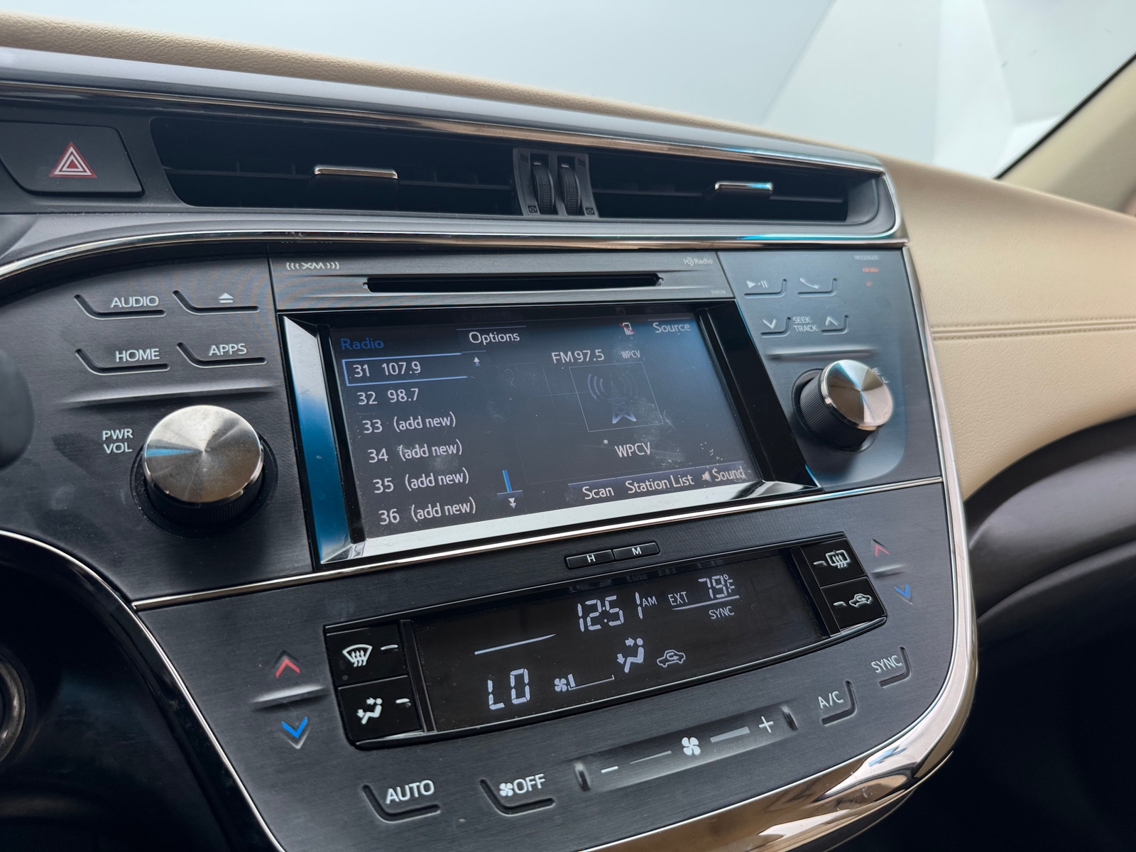 Thumbnail: 2017 Toyota Avalon - 3