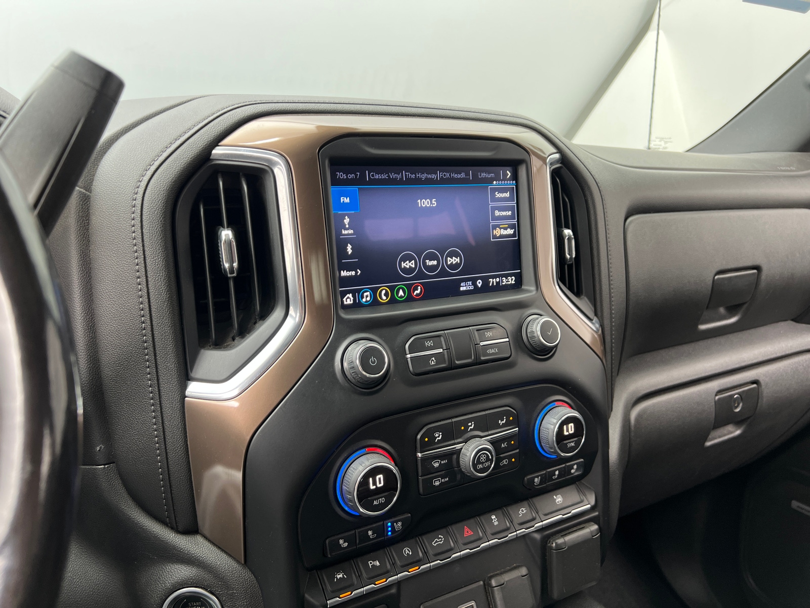 Thumbnail: 2019 Chevrolet Silverado 1500 - 3