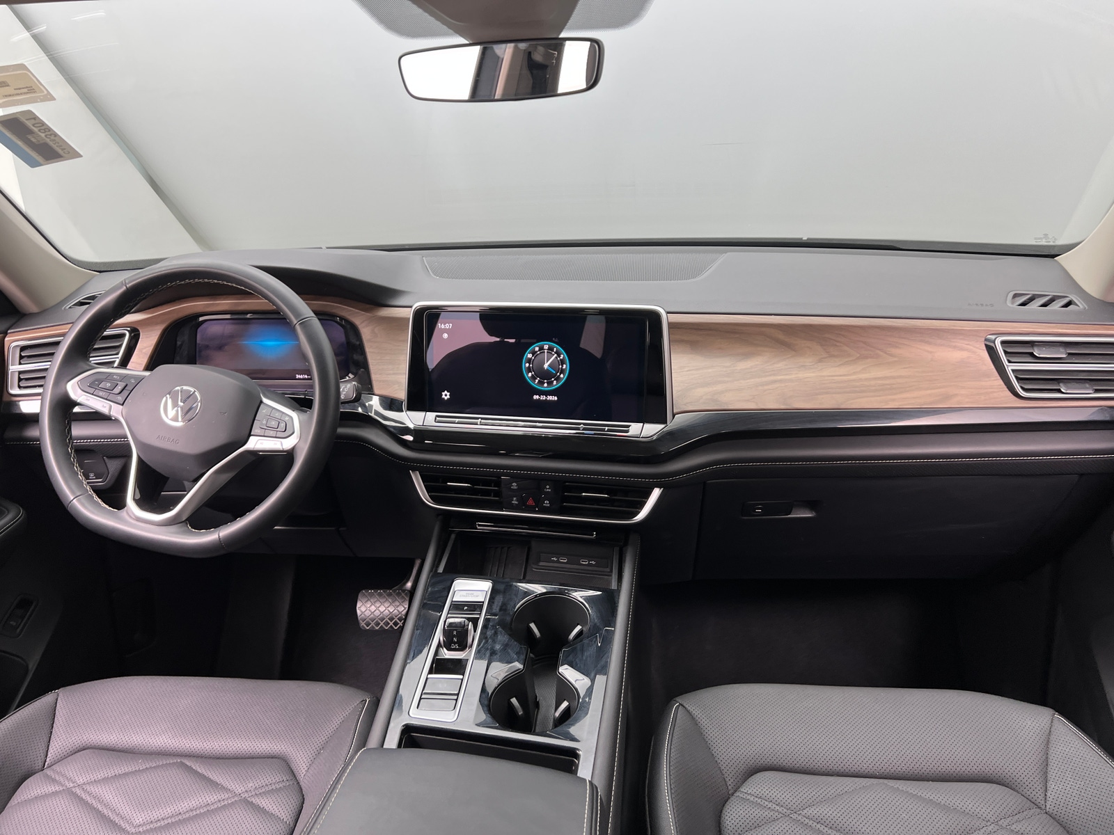 Thumbnail: 2025 Volkswagen Atlas - 3