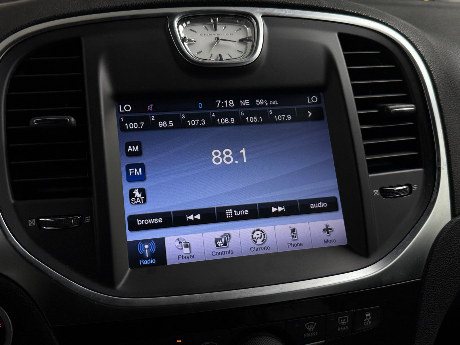 Thumbnail: 2011 Chrysler 300 - 3