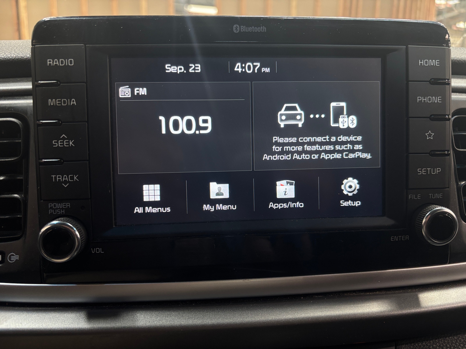 Thumbnail: 2019 Kia Rio - 4