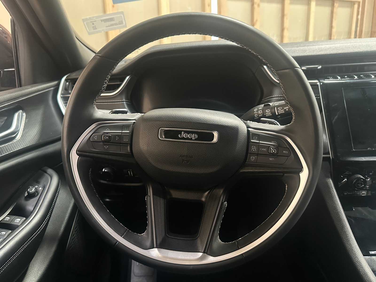 Thumbnail: 2024 Jeep Grand Cherokee L - 4