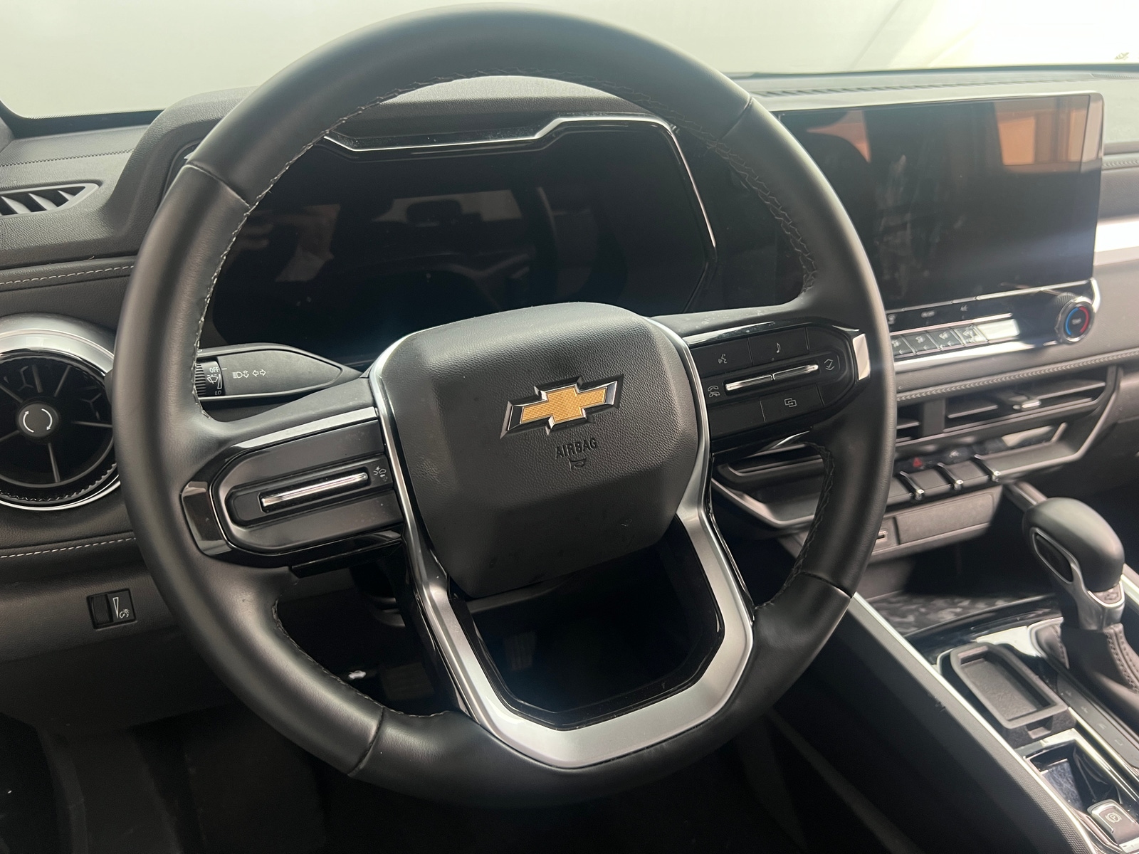 Thumbnail: 2024 Chevrolet Colorado - 5