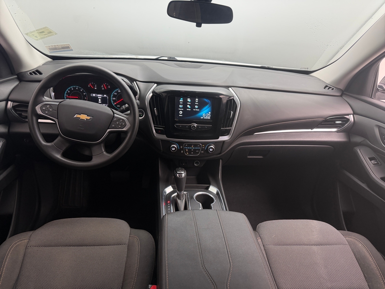 Thumbnail: 2018 Chevrolet Traverse - 3