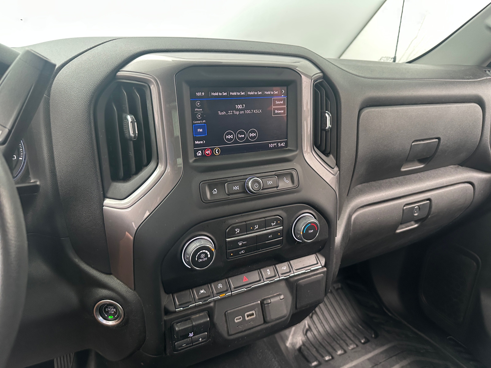 Thumbnail: 2022 Chevrolet Silverado 1500 - 3