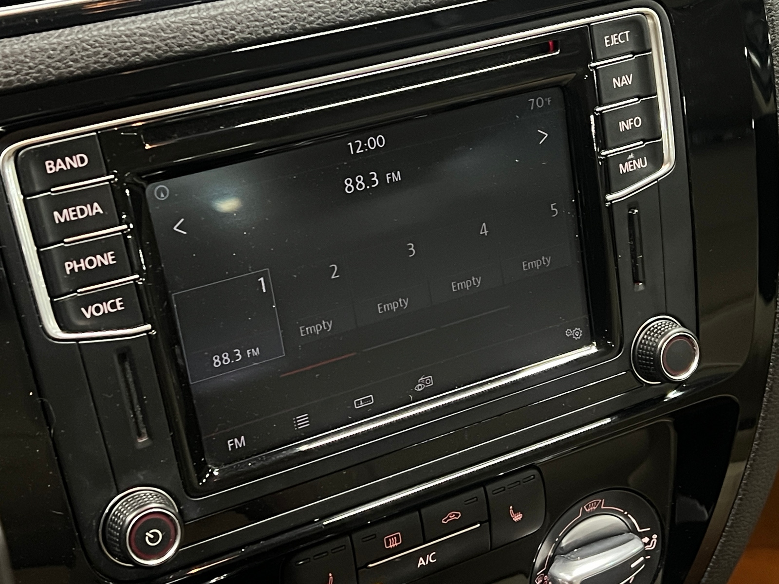 Thumbnail: 2016 Volkswagen Jetta - 4