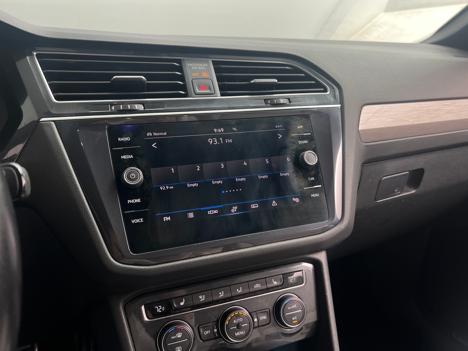Thumbnail: 2021 Volkswagen Tiguan - 4