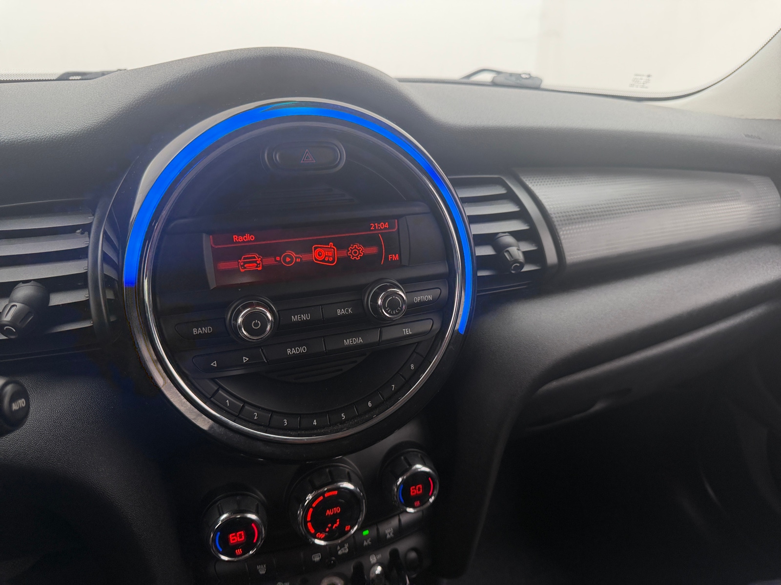 Thumbnail: 2015 MINI Cooper Hardtop - 4
