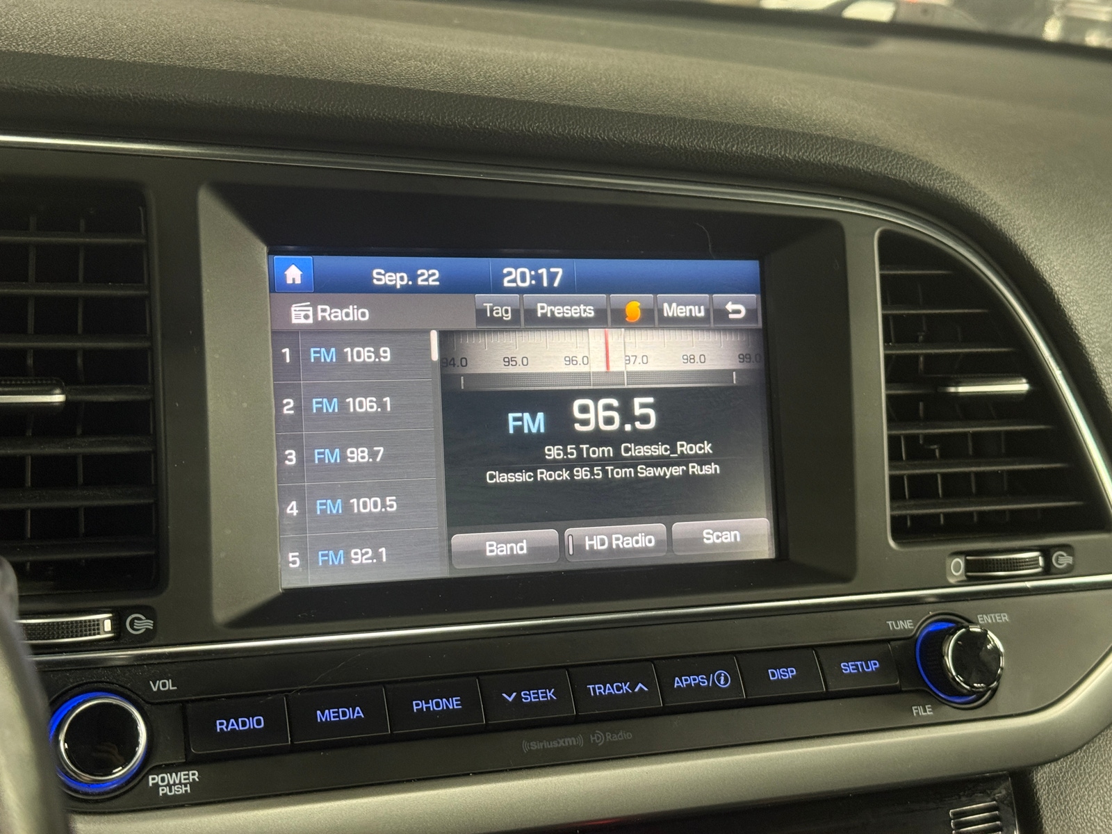 Thumbnail: 2017 Hyundai Elantra - 4