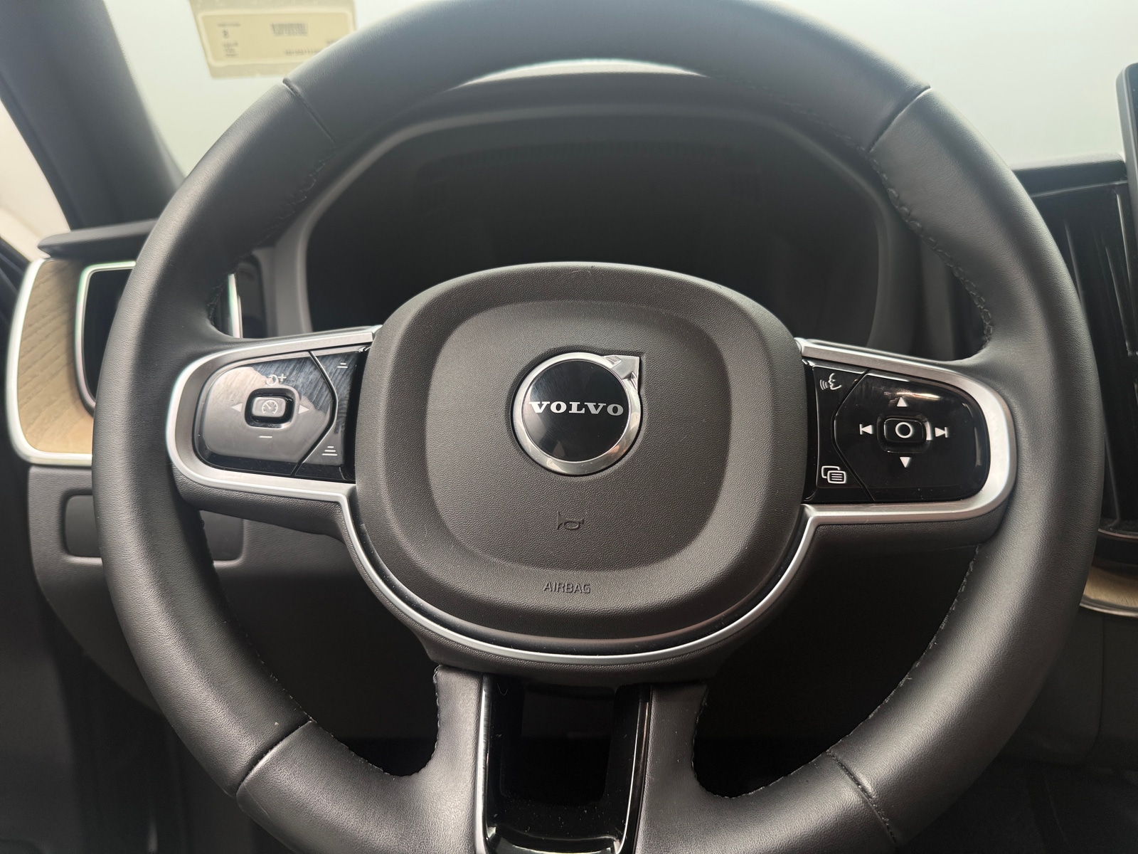 Thumbnail: 2026 Volvo XC60 - 5