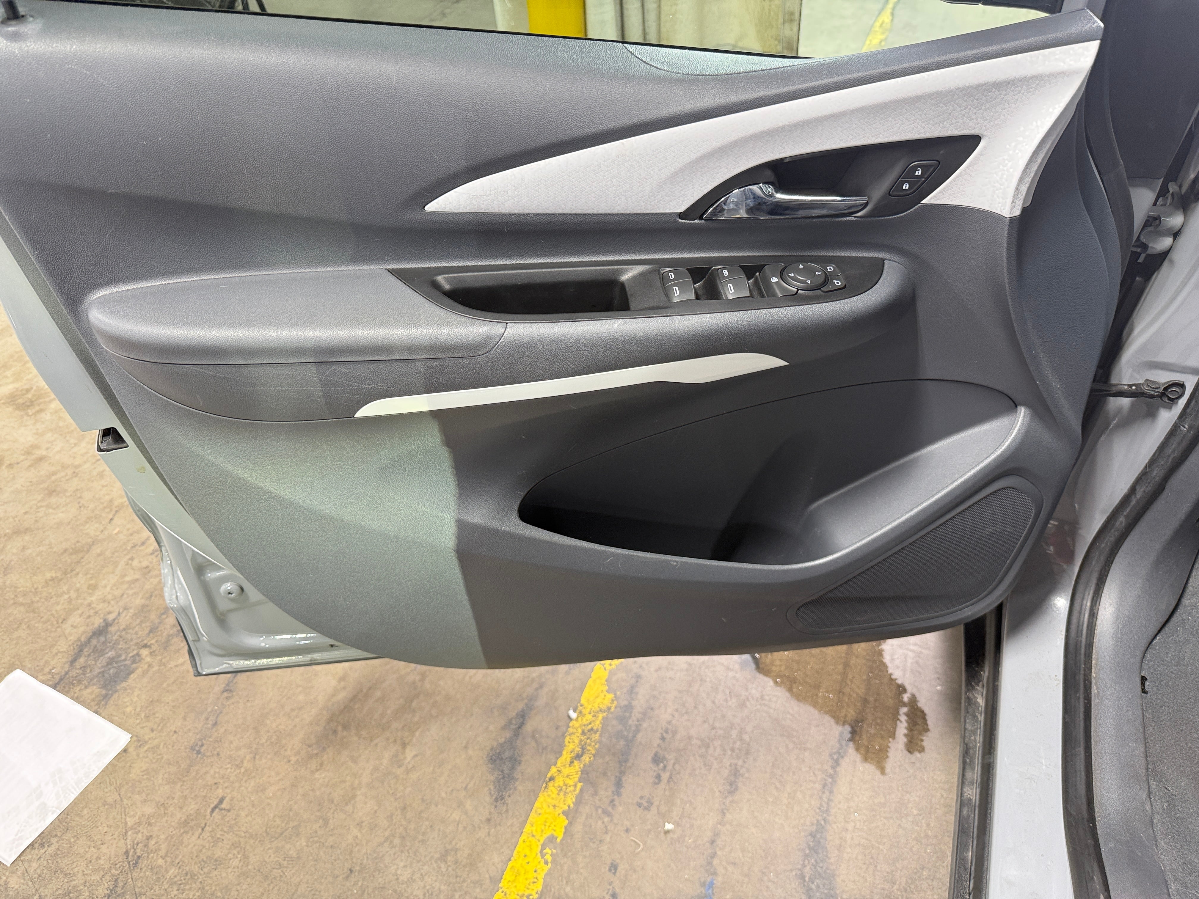 Used 2021 Chevrolet Bolt EV LT with VIN 1G1FY6S03M4105030 for sale in Auburn, WA