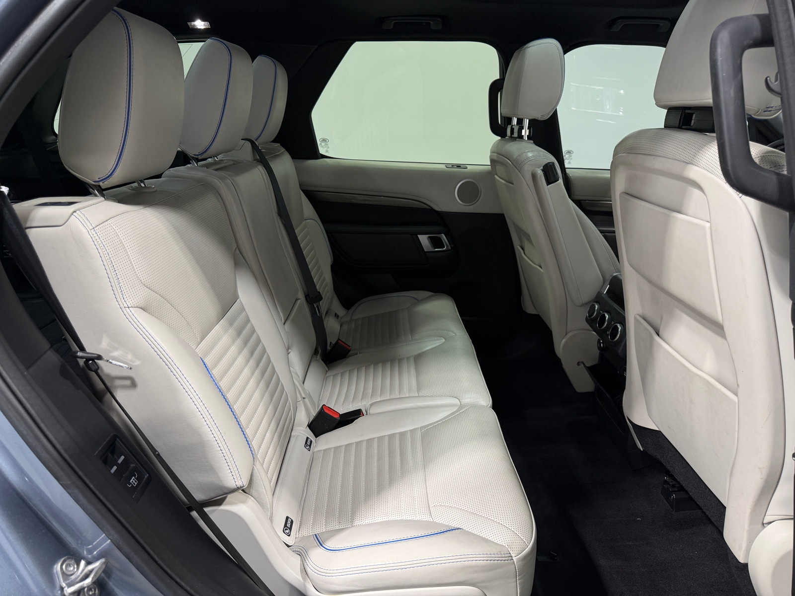 Thumbnail: 2018 Land Rover Discovery - 5