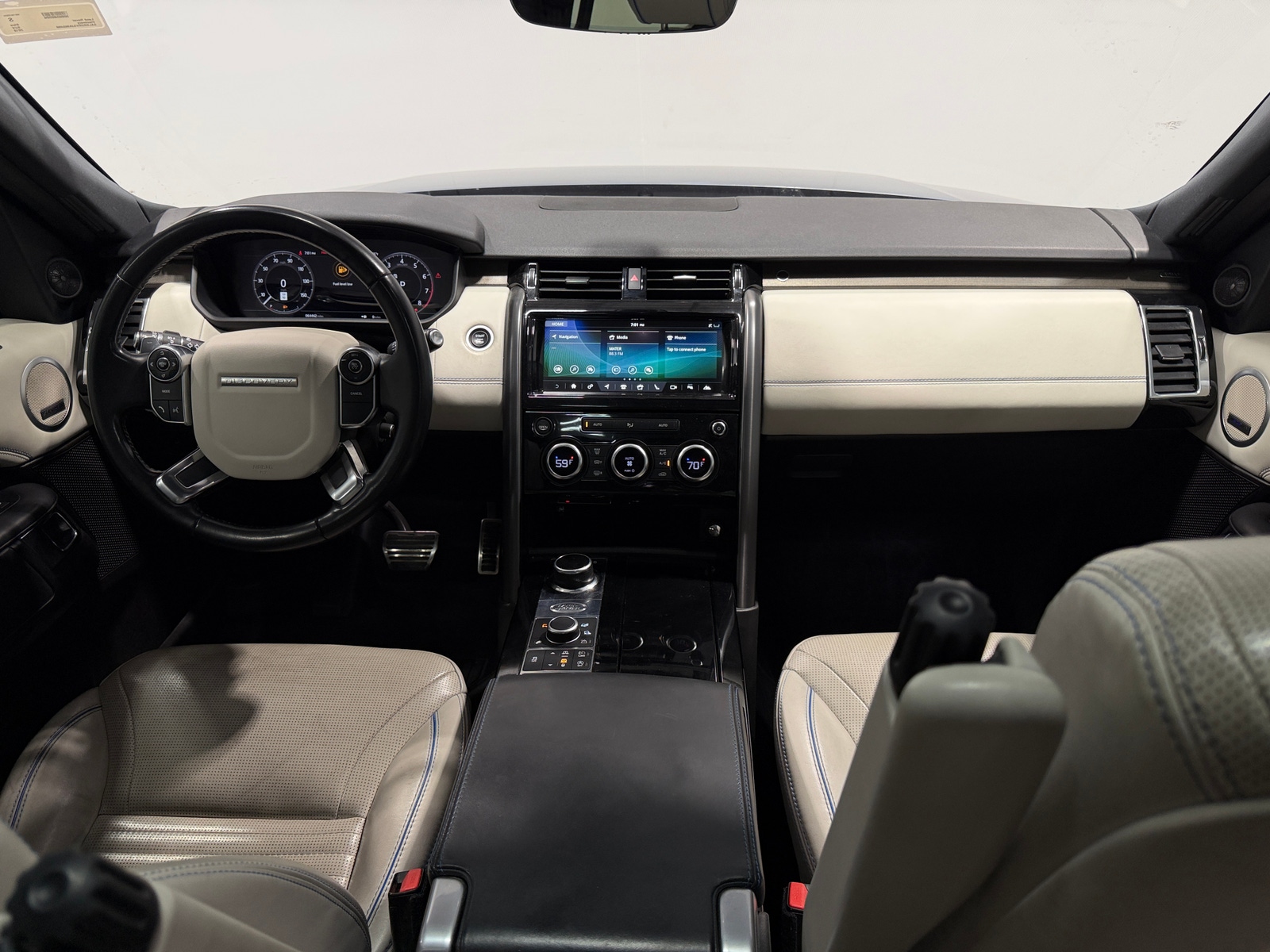 Thumbnail: 2018 Land Rover Discovery - 2