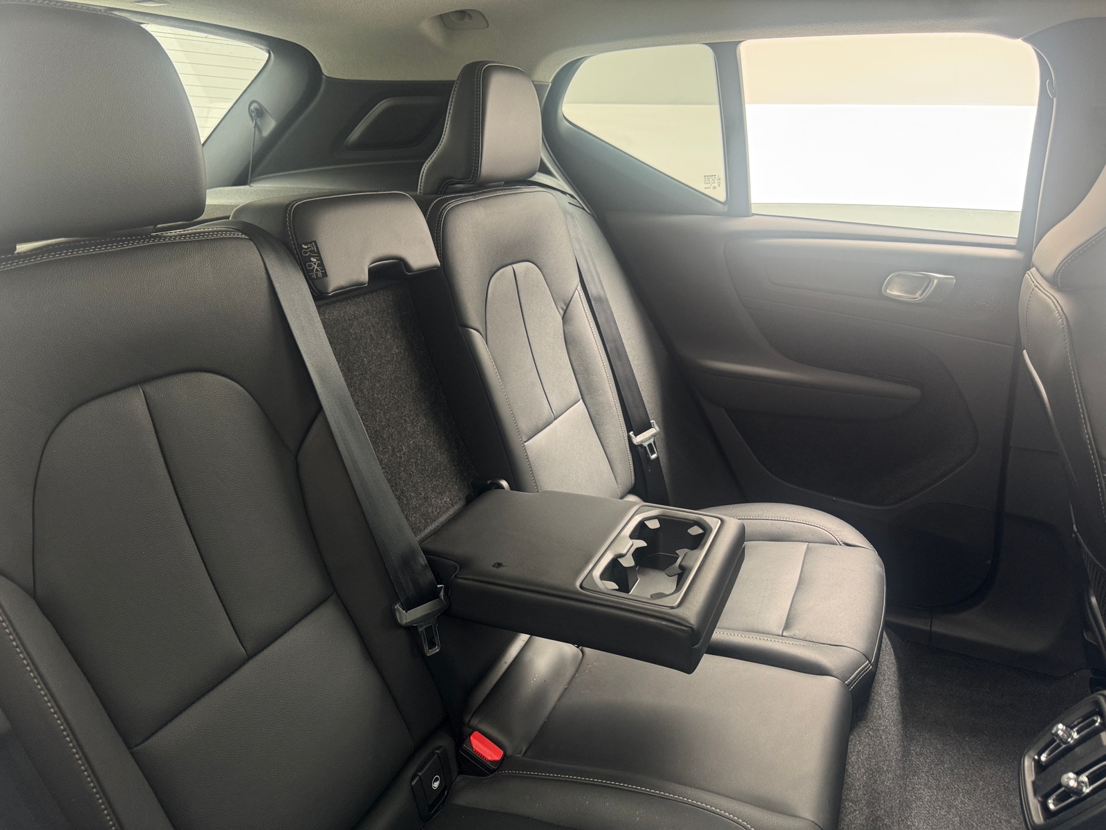 Thumbnail: 2026 Volvo XC40 - 5