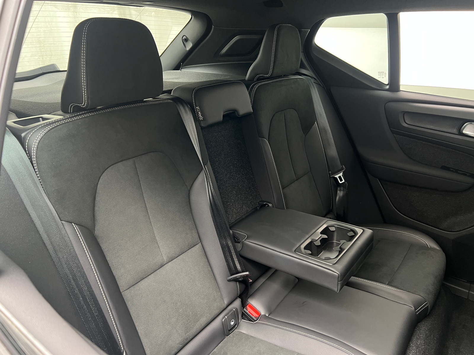 Thumbnail: 2022 Volvo XC40 - 5