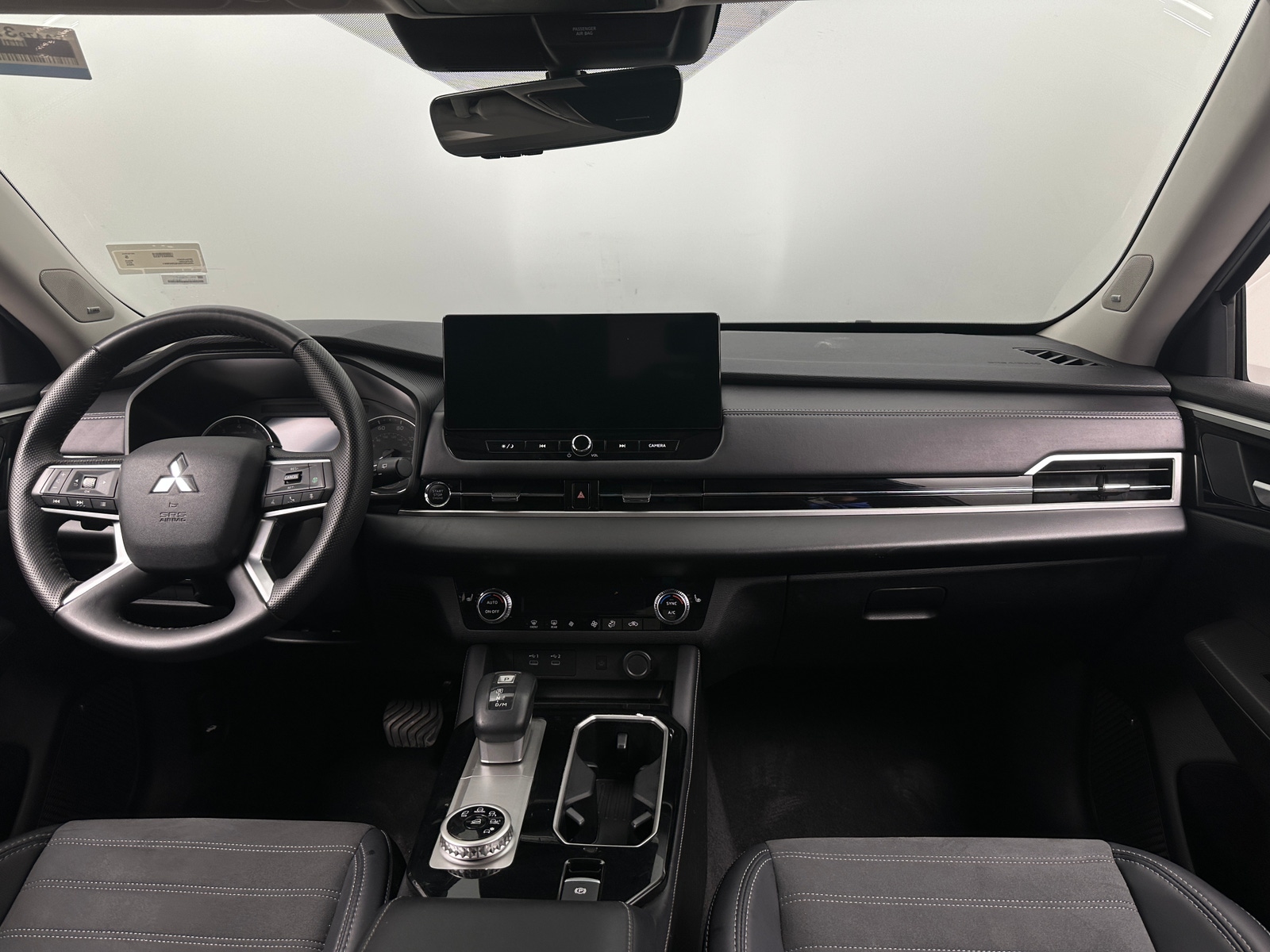 Thumbnail: 2025 Mitsubishi Outlander - 2