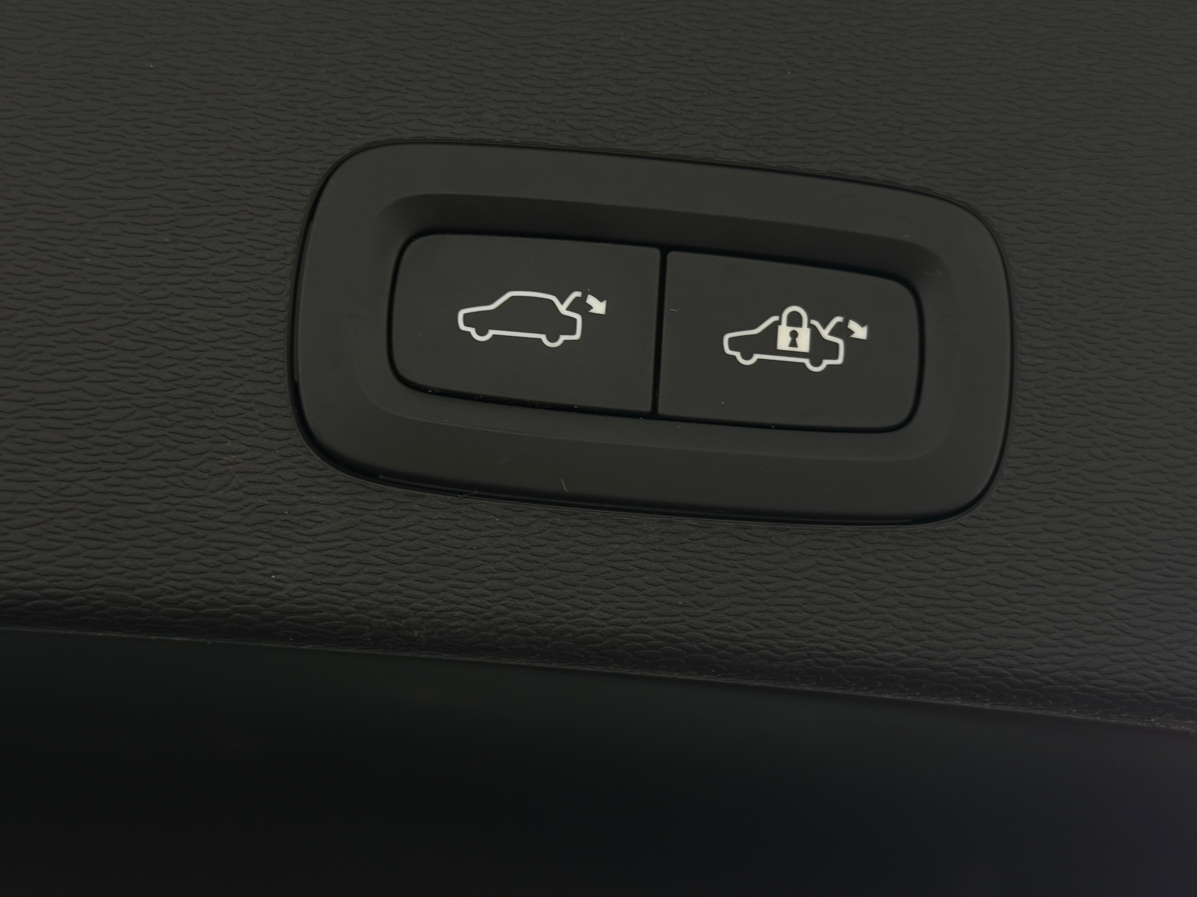 Used 2023 Volvo C40 Ultimate with VIN YV4ED3GM8P2047258 for sale in Auburn, WA