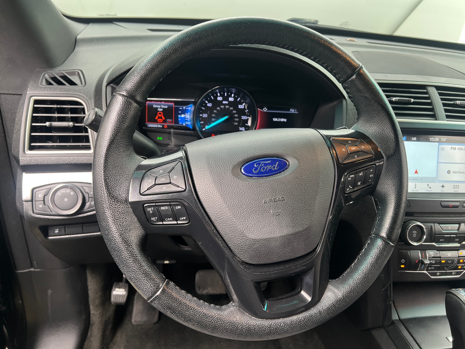 Thumbnail: 2017 Ford Explorer - 5