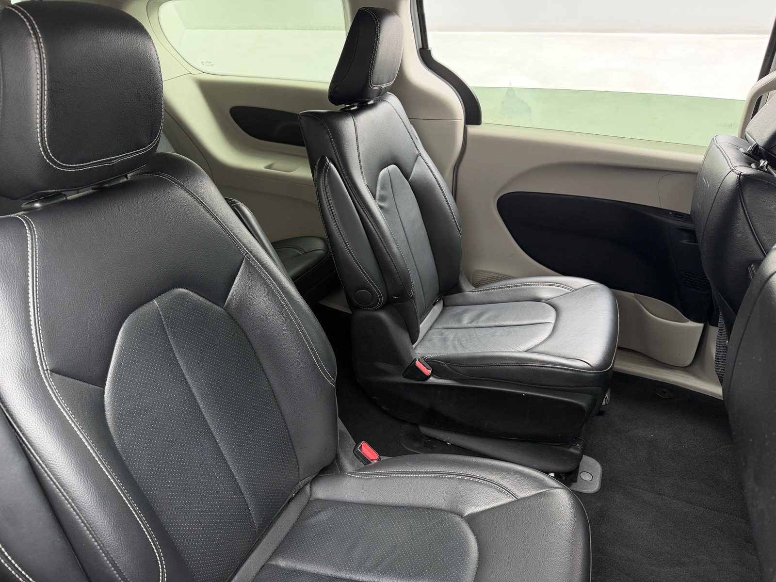 Thumbnail: 2022 Chrysler Pacifica - 5