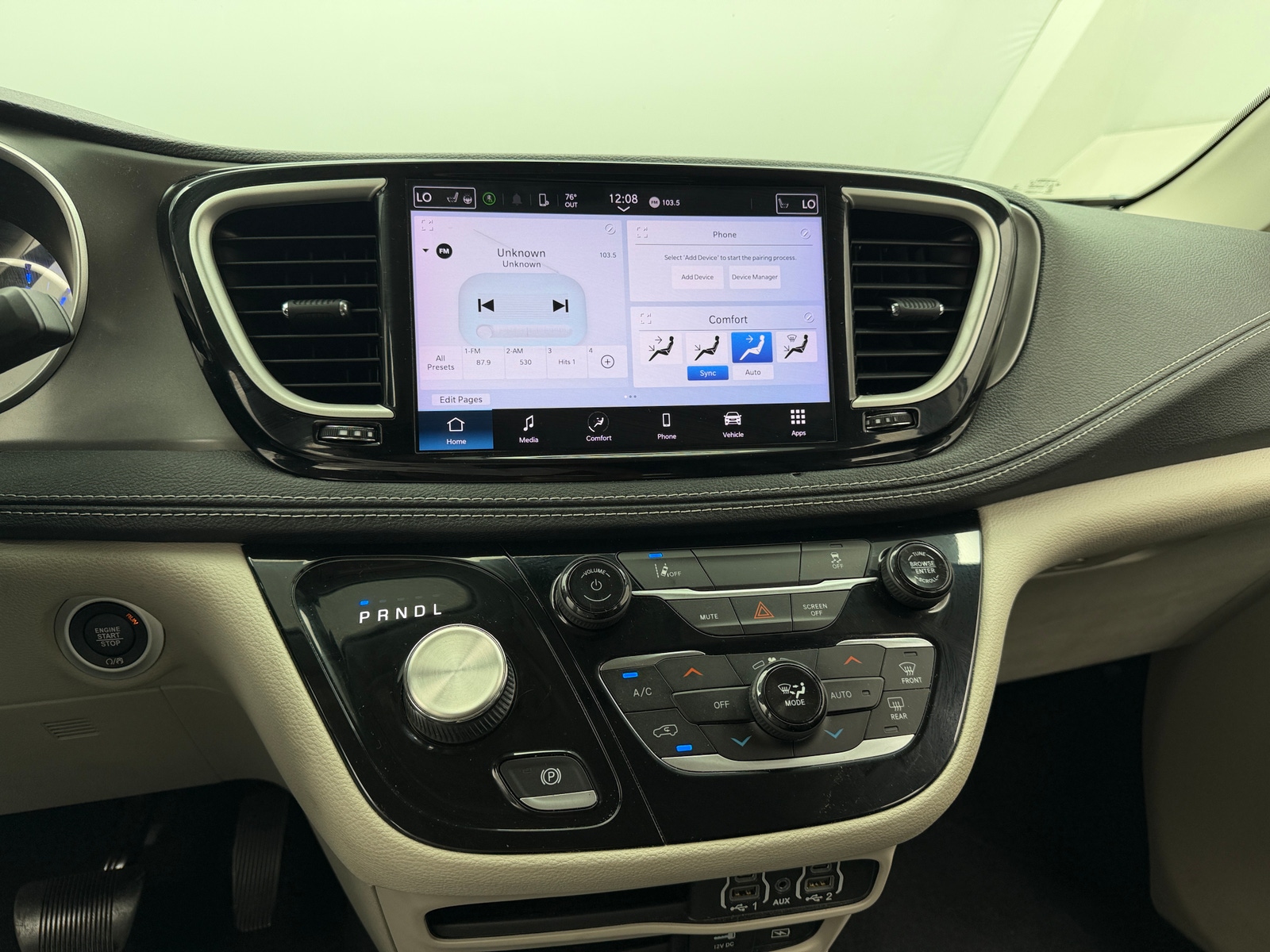 Thumbnail: 2022 Chrysler Pacifica - 3