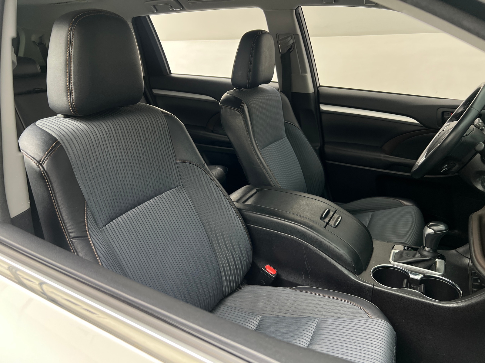 Thumbnail: 2016 Toyota Highlander - 2