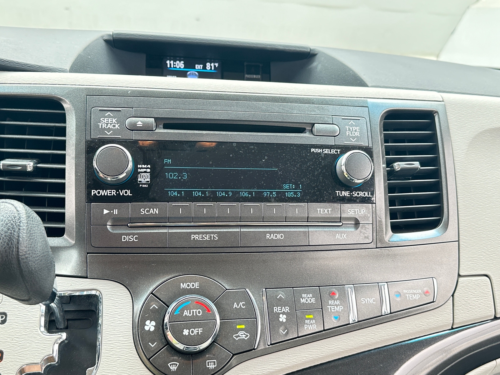 Thumbnail: 2013 Toyota Sienna - 4