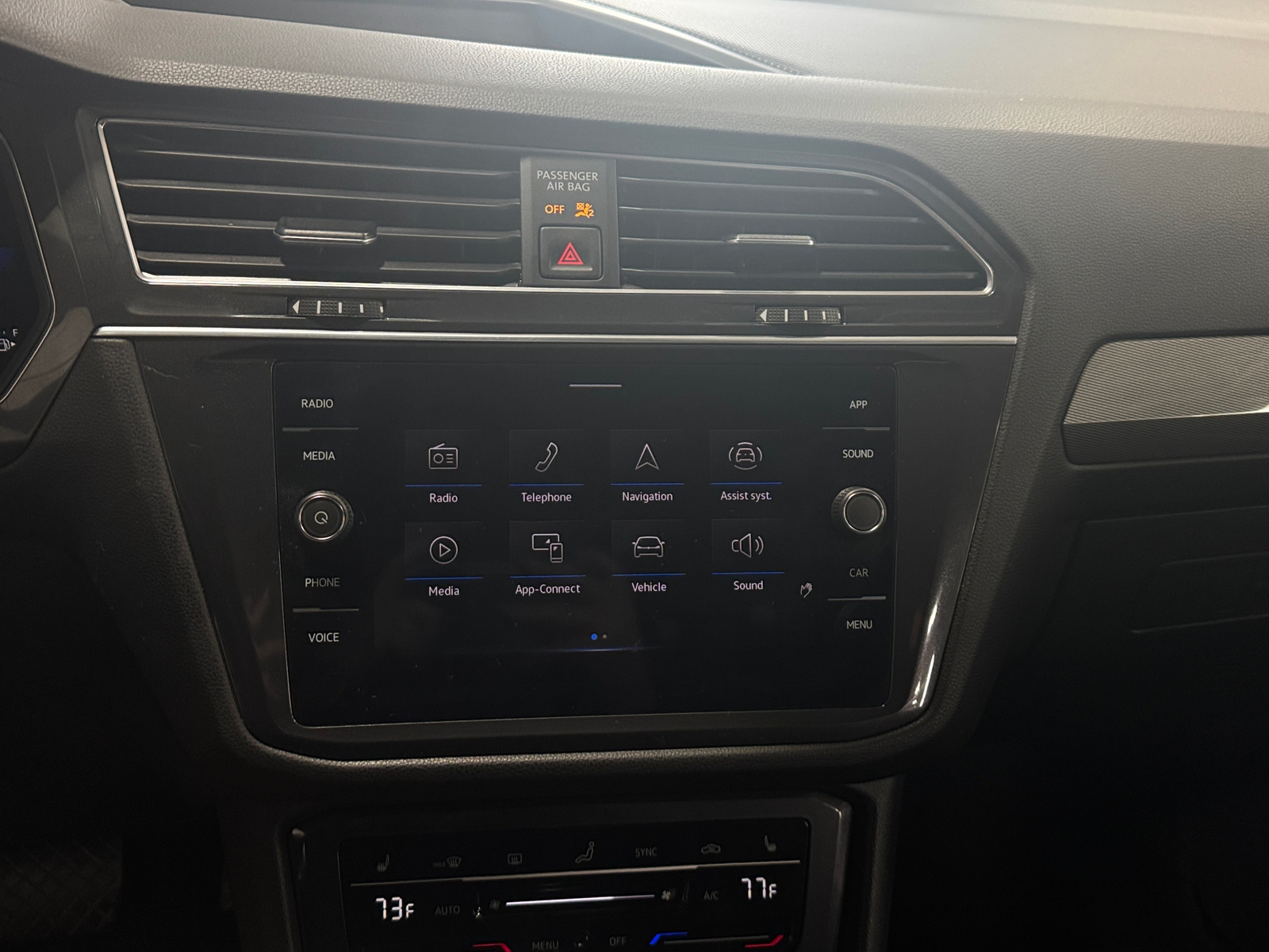 Thumbnail: 2023 Volkswagen Tiguan - 4
