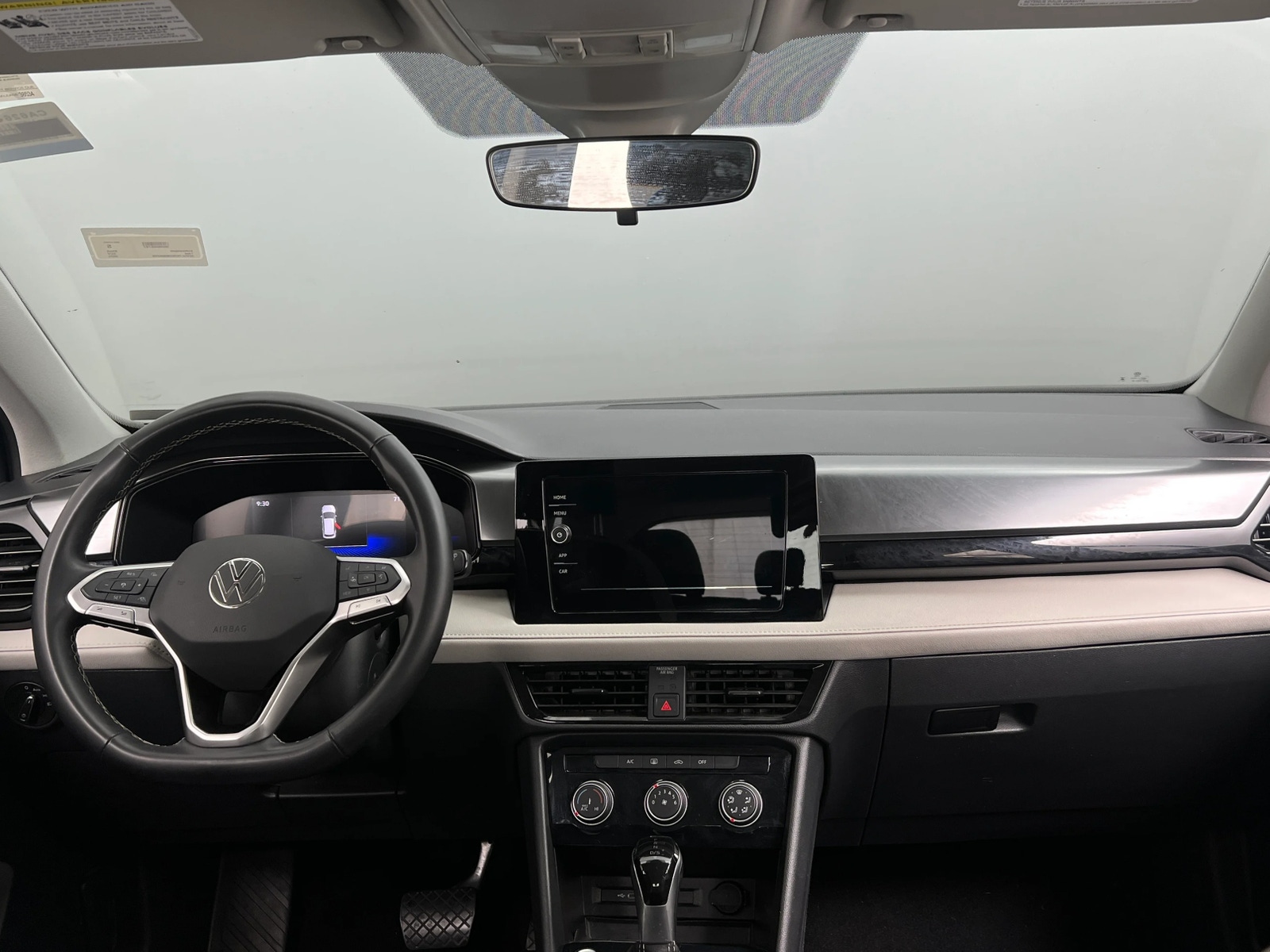 Thumbnail: 2025 Volkswagen Taos - 3