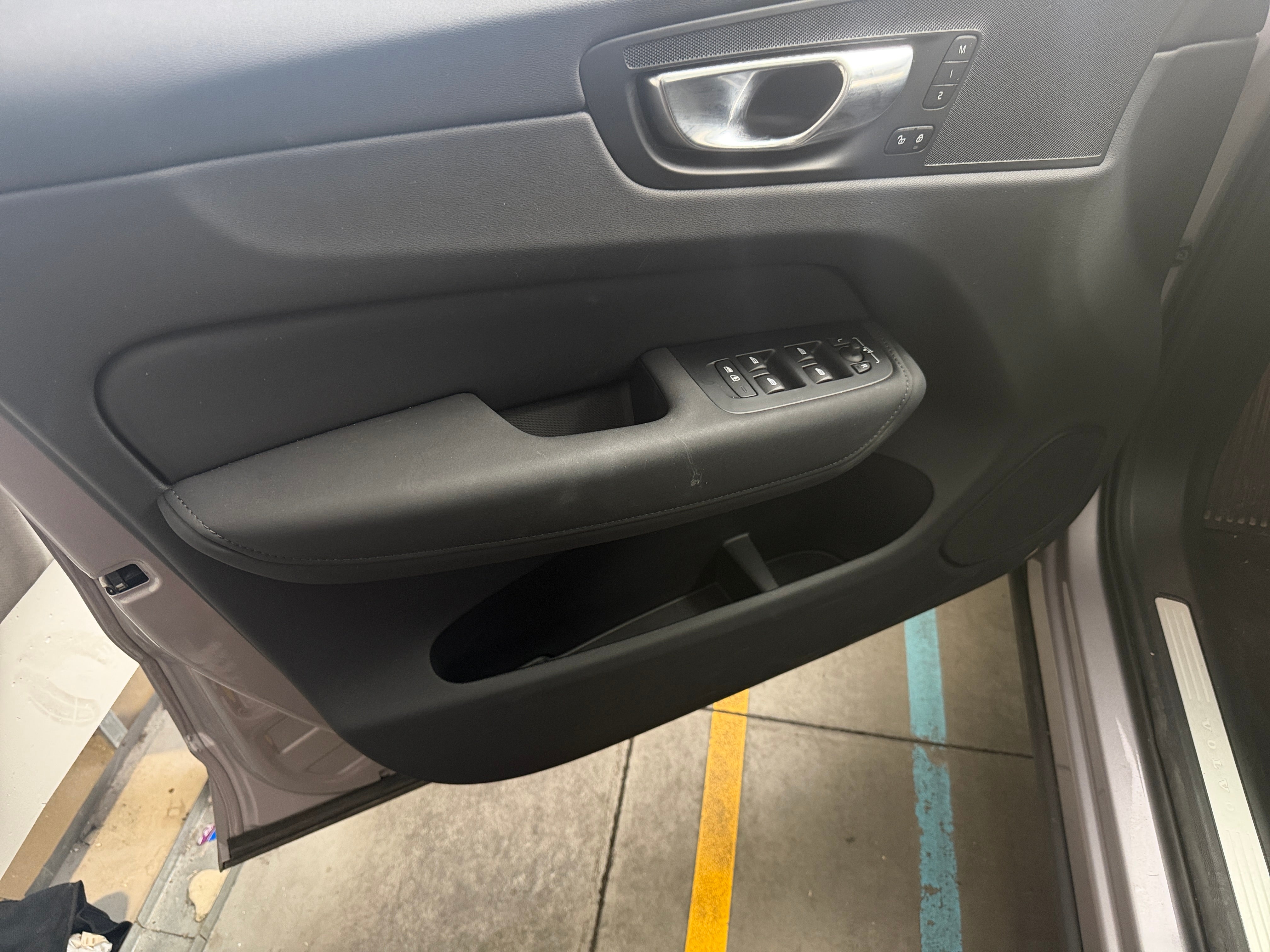 2026 Volvo XC60 Plus