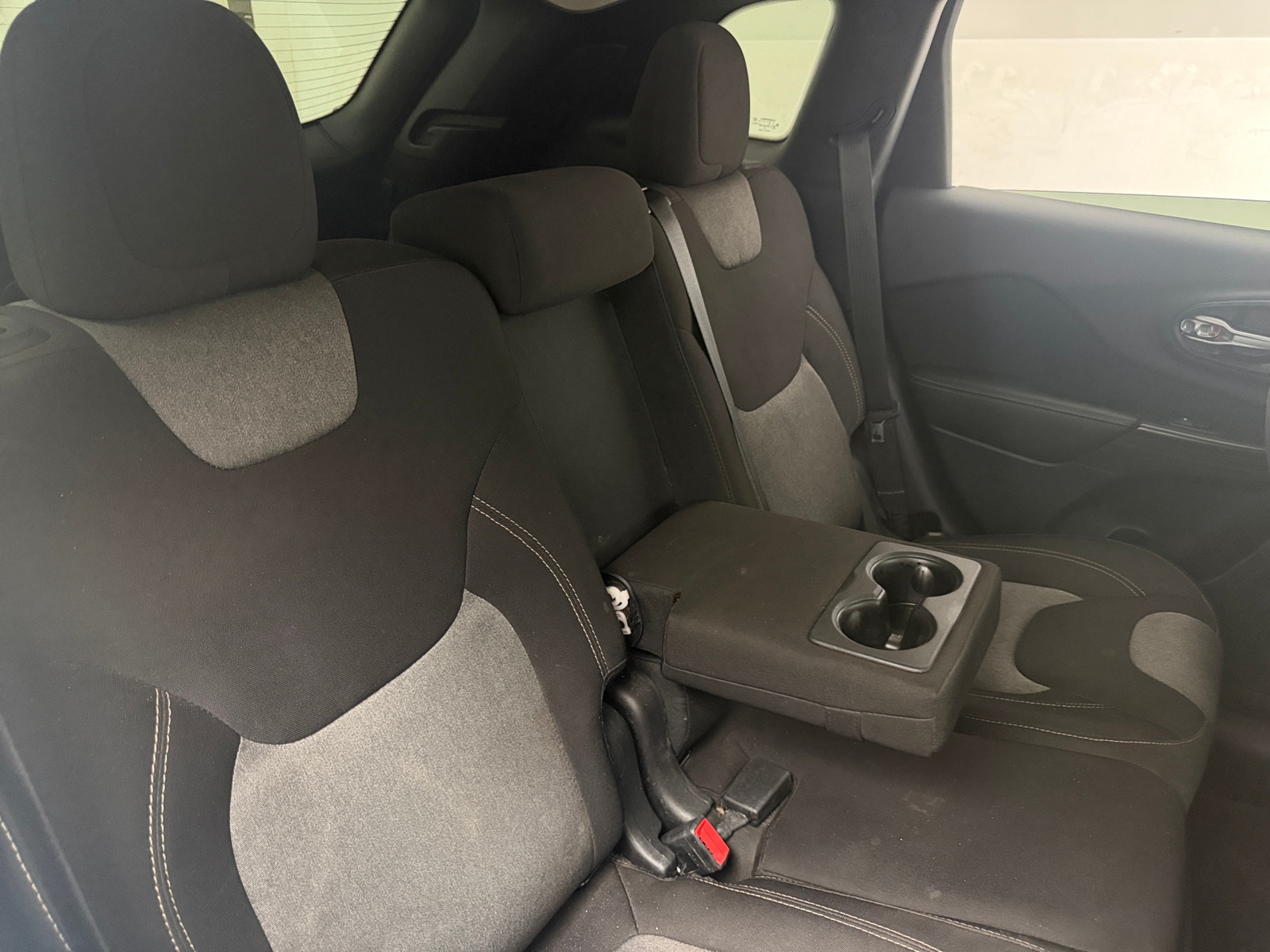 Thumbnail: 2016 Jeep Cherokee - 6