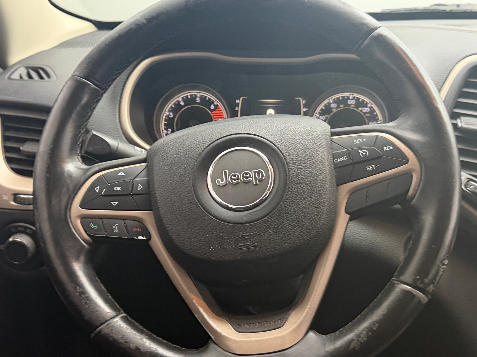 Thumbnail: 2016 Jeep Cherokee - 5