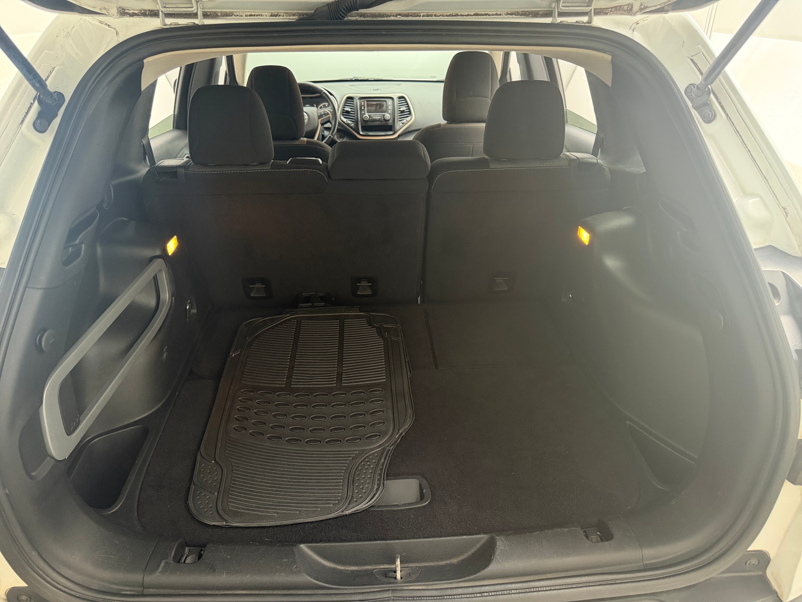 Thumbnail: 2016 Jeep Cherokee - 7