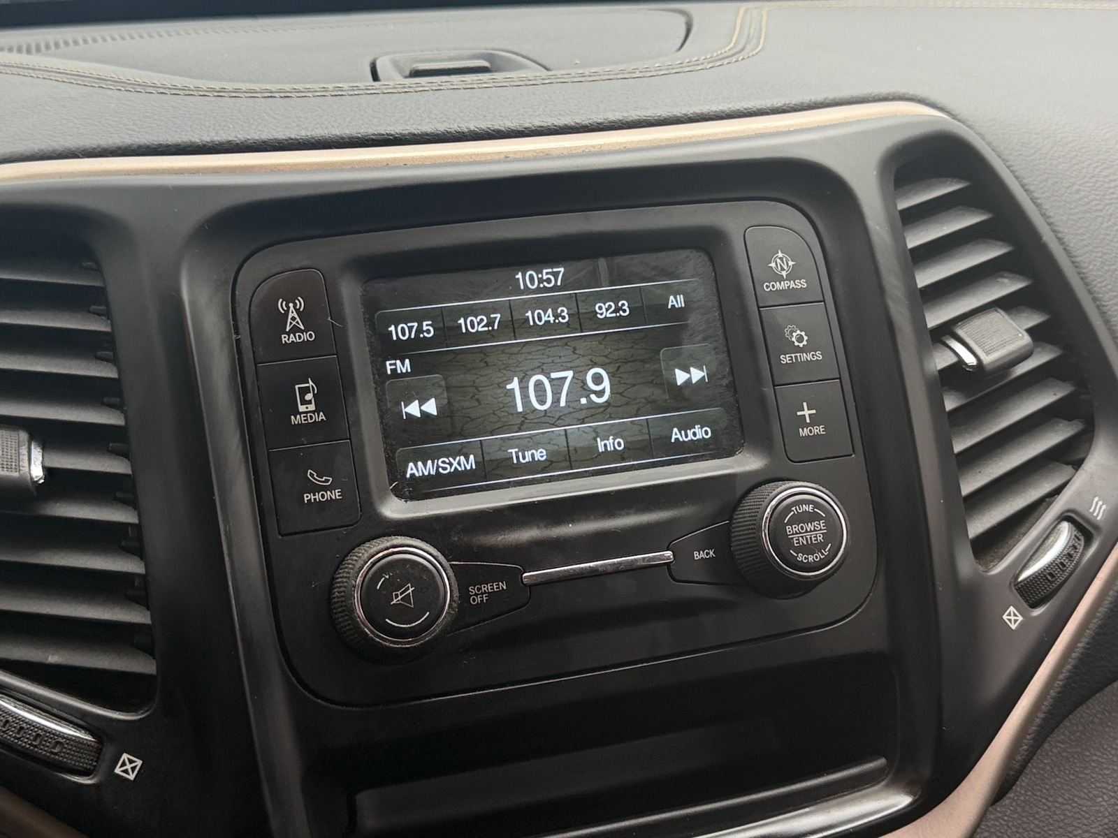 Thumbnail: 2016 Jeep Cherokee - 4