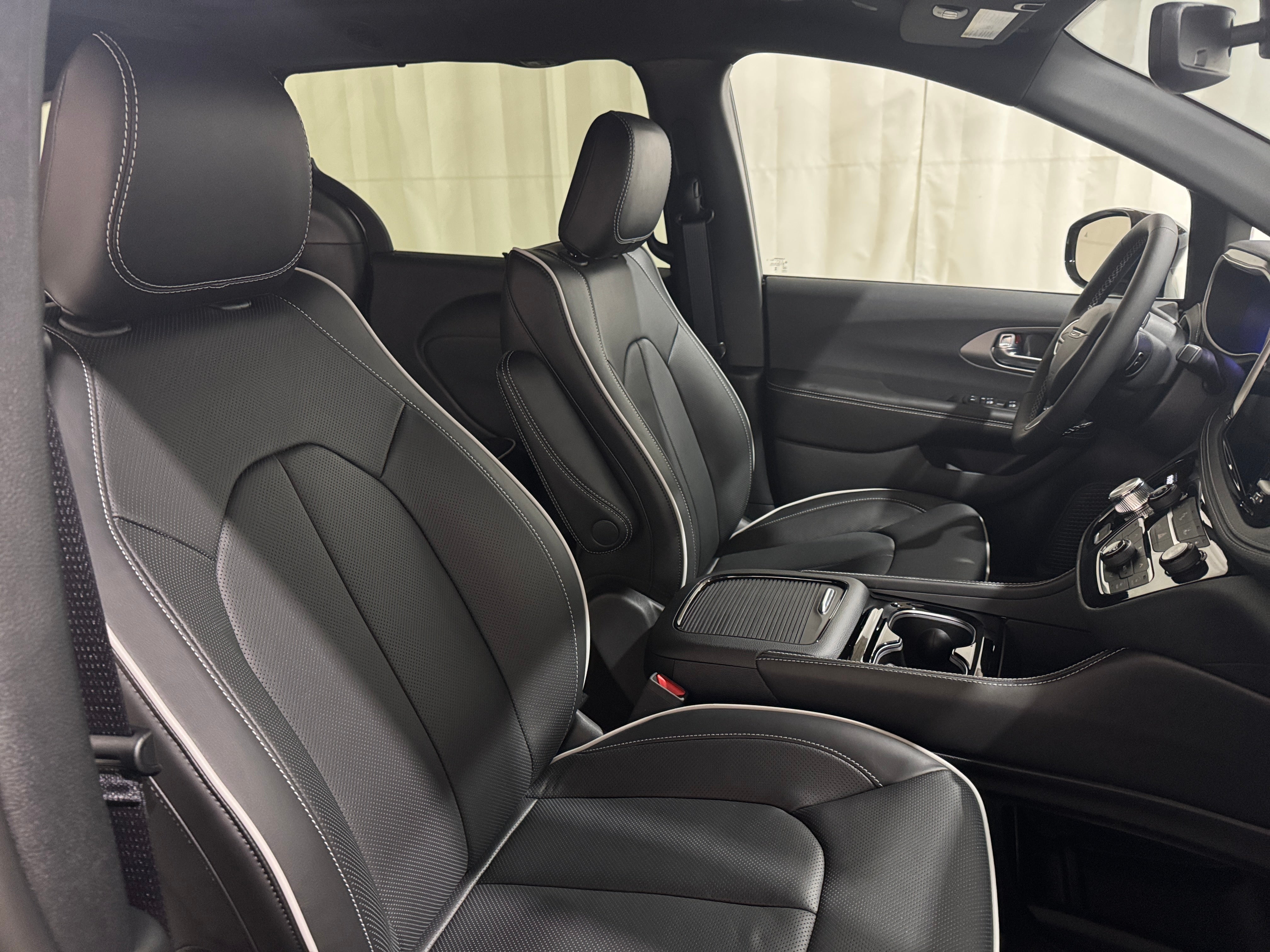 2027 Chrysler Pacifica Limited