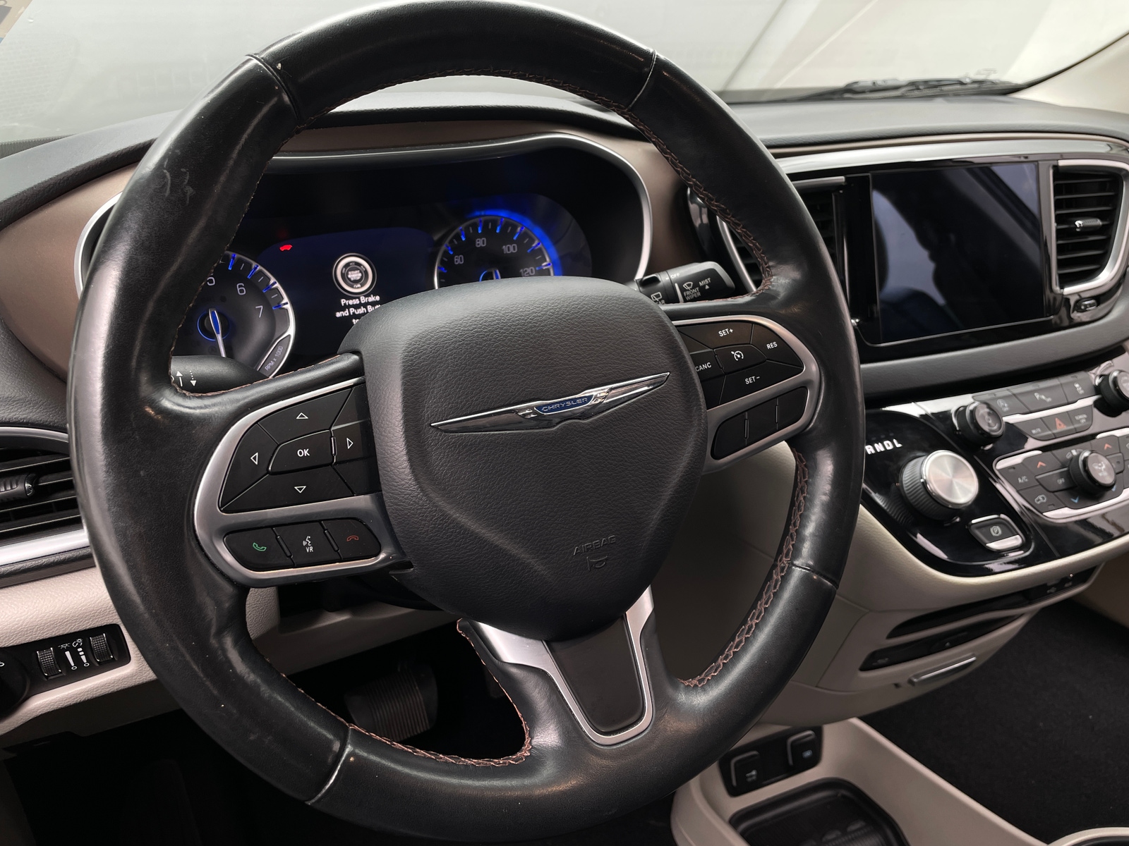 Thumbnail: 2018 Chrysler Pacifica - 4