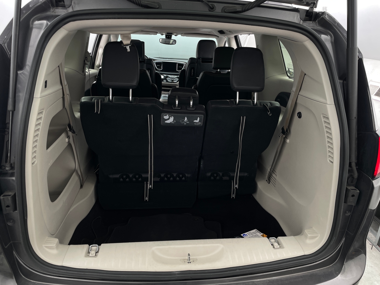 Thumbnail: 2018 Chrysler Pacifica - 6