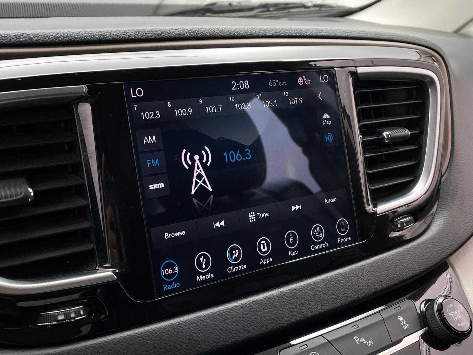 Thumbnail: 2018 Chrysler Pacifica - 3