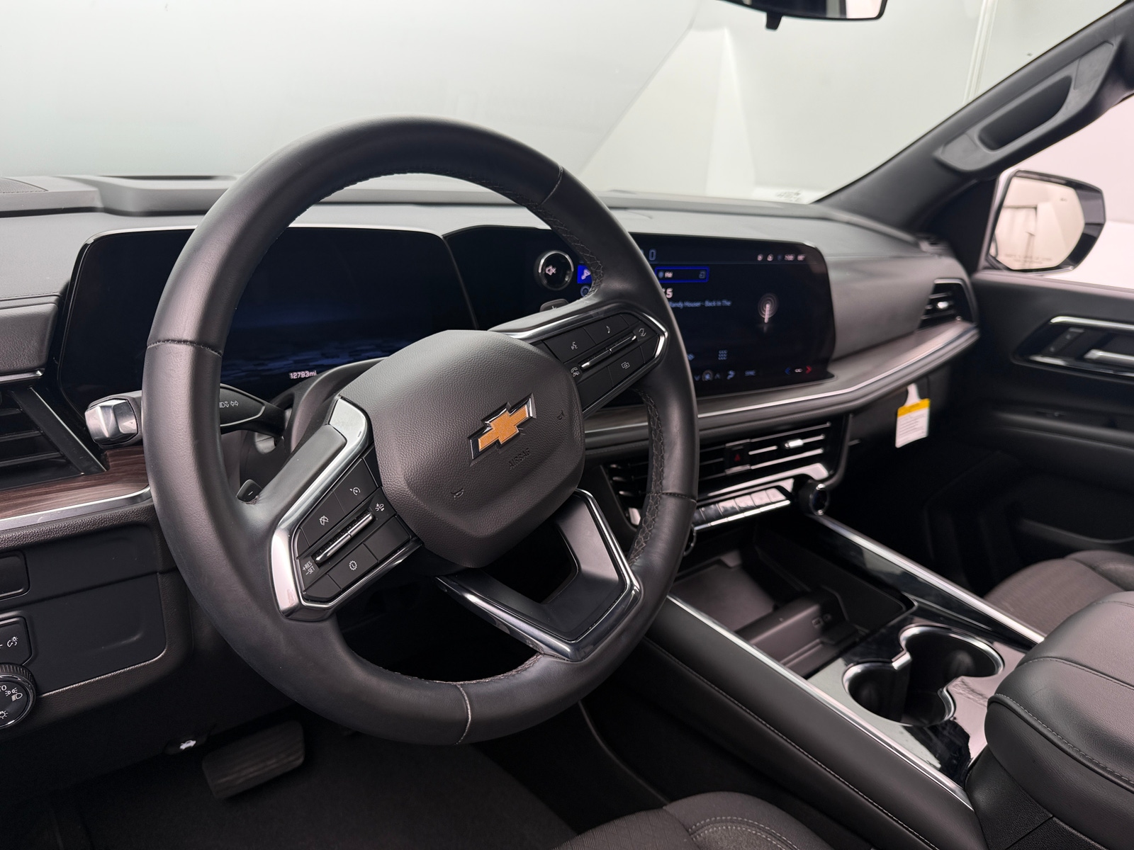 Thumbnail: 2025 Chevrolet Suburban - 5