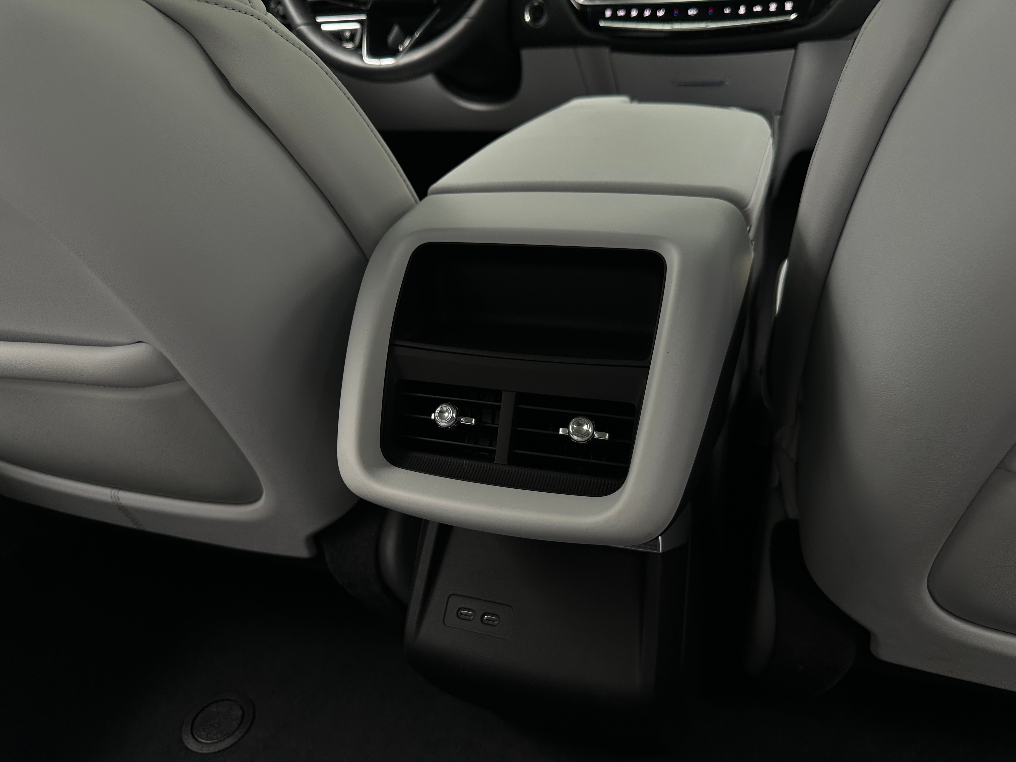 2024 Cadillac LYRIQ Luxury 1