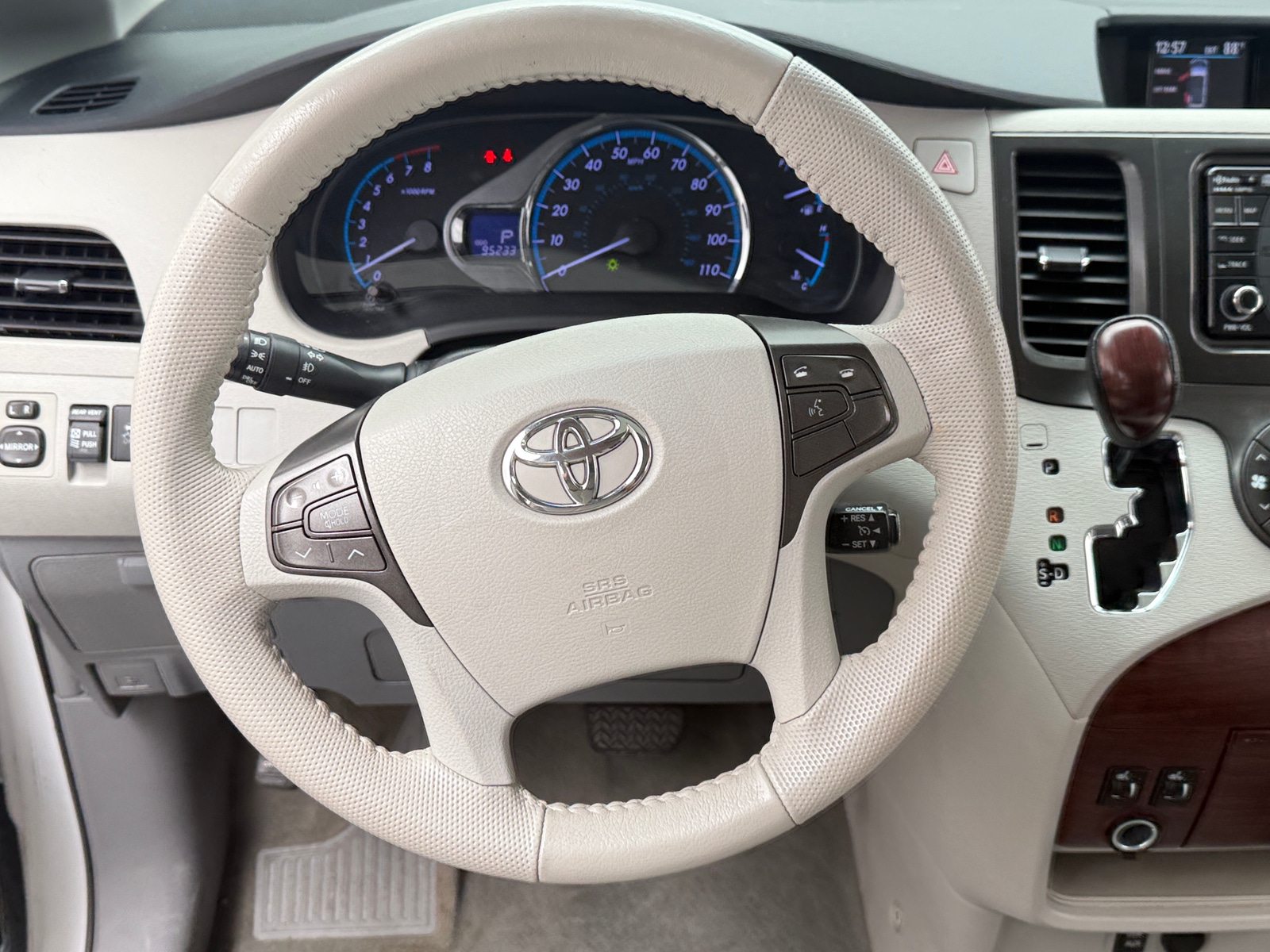 Thumbnail: 2013 Toyota Sienna - 4