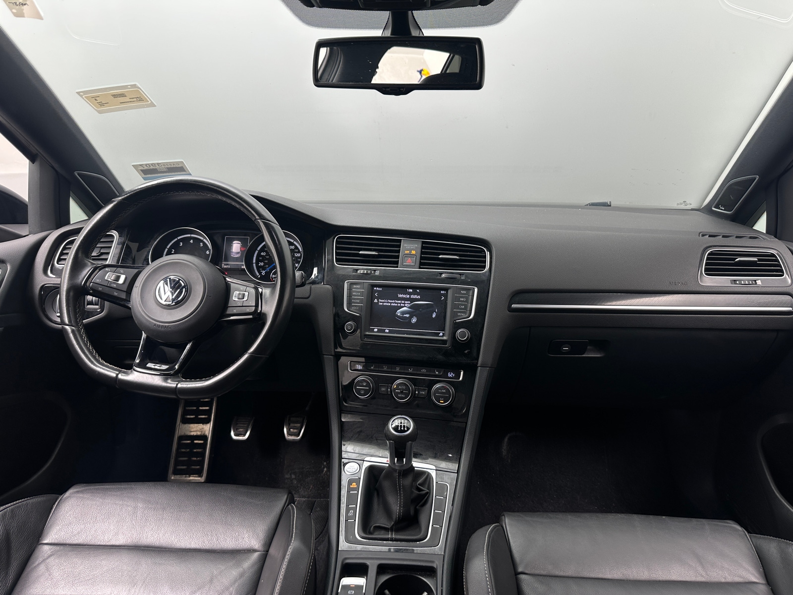 Thumbnail: 2016 Volkswagen Golf - 3