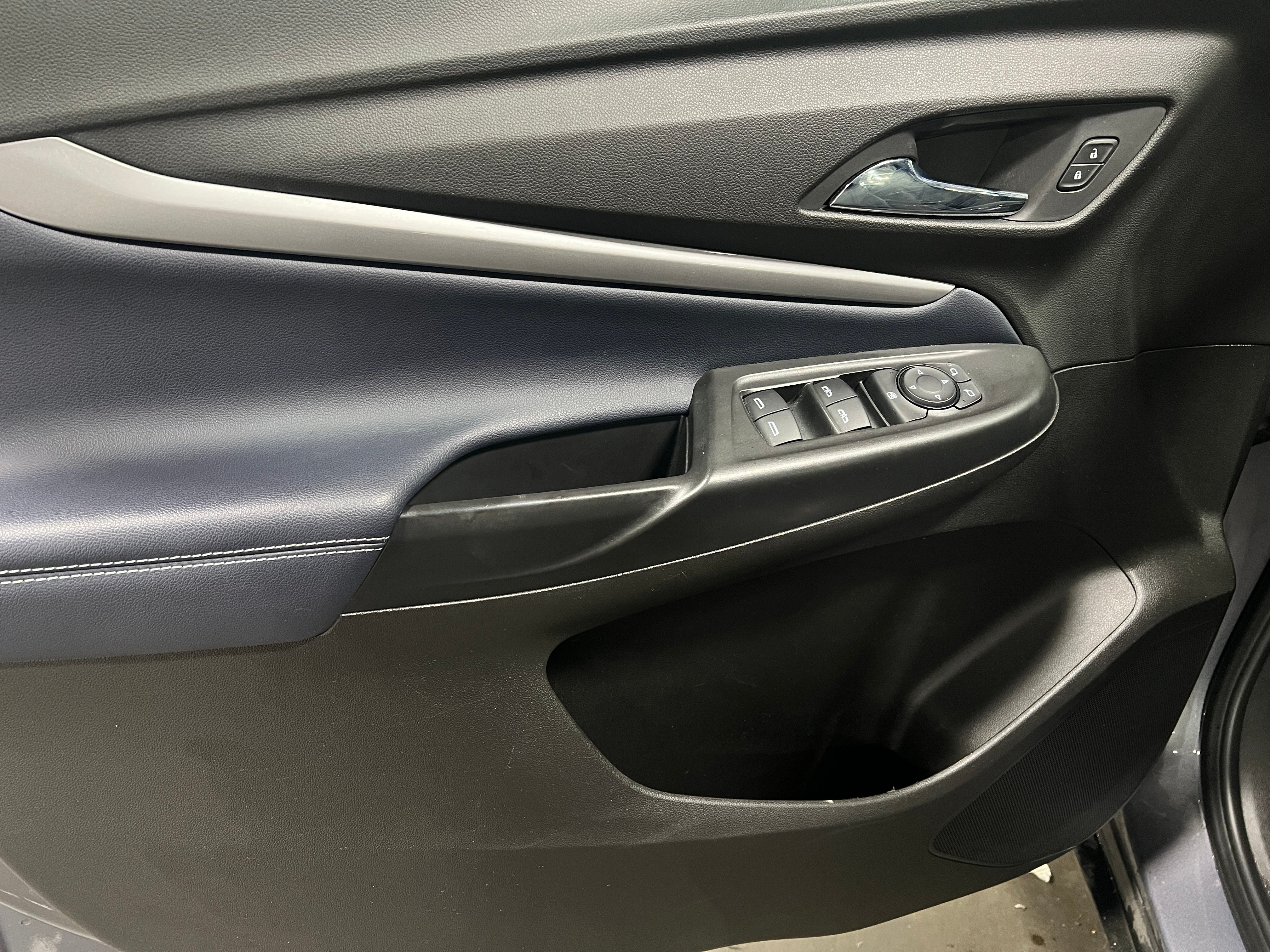 Used 2022 Chevrolet Bolt EUV LT with VIN 1G1FY6S05N4103720 for sale in Auburn, WA