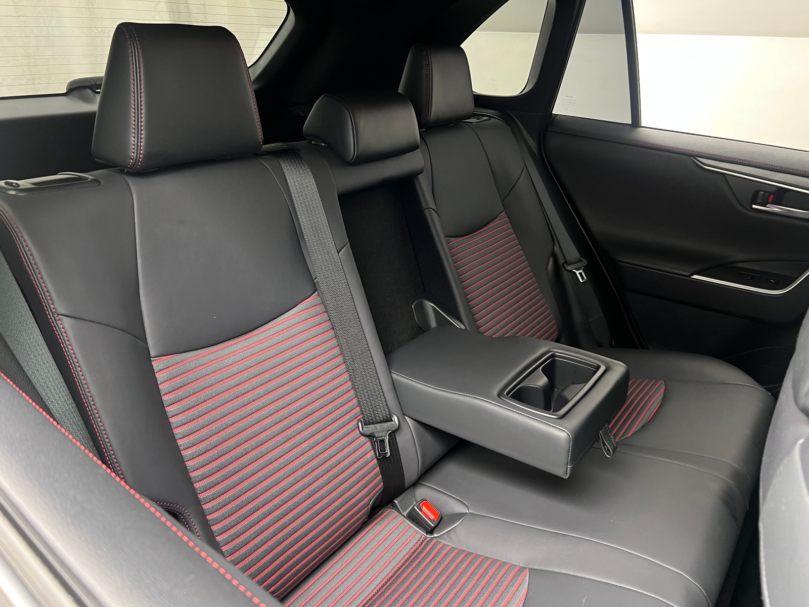 Thumbnail: 2021 Toyota RAV4 - 6