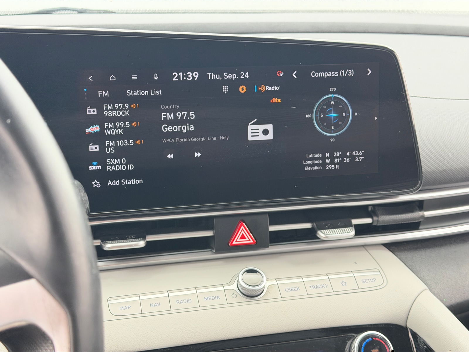 Thumbnail: 2022 Hyundai Elantra - 3