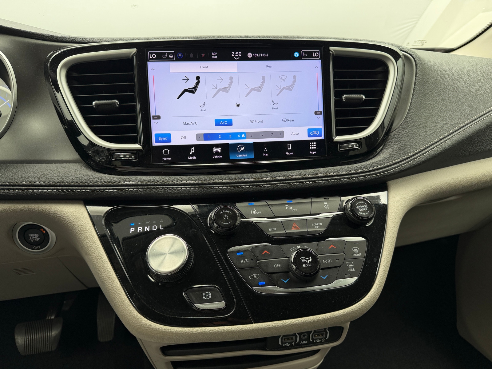 Thumbnail: 2024 Chrysler Pacifica - 3